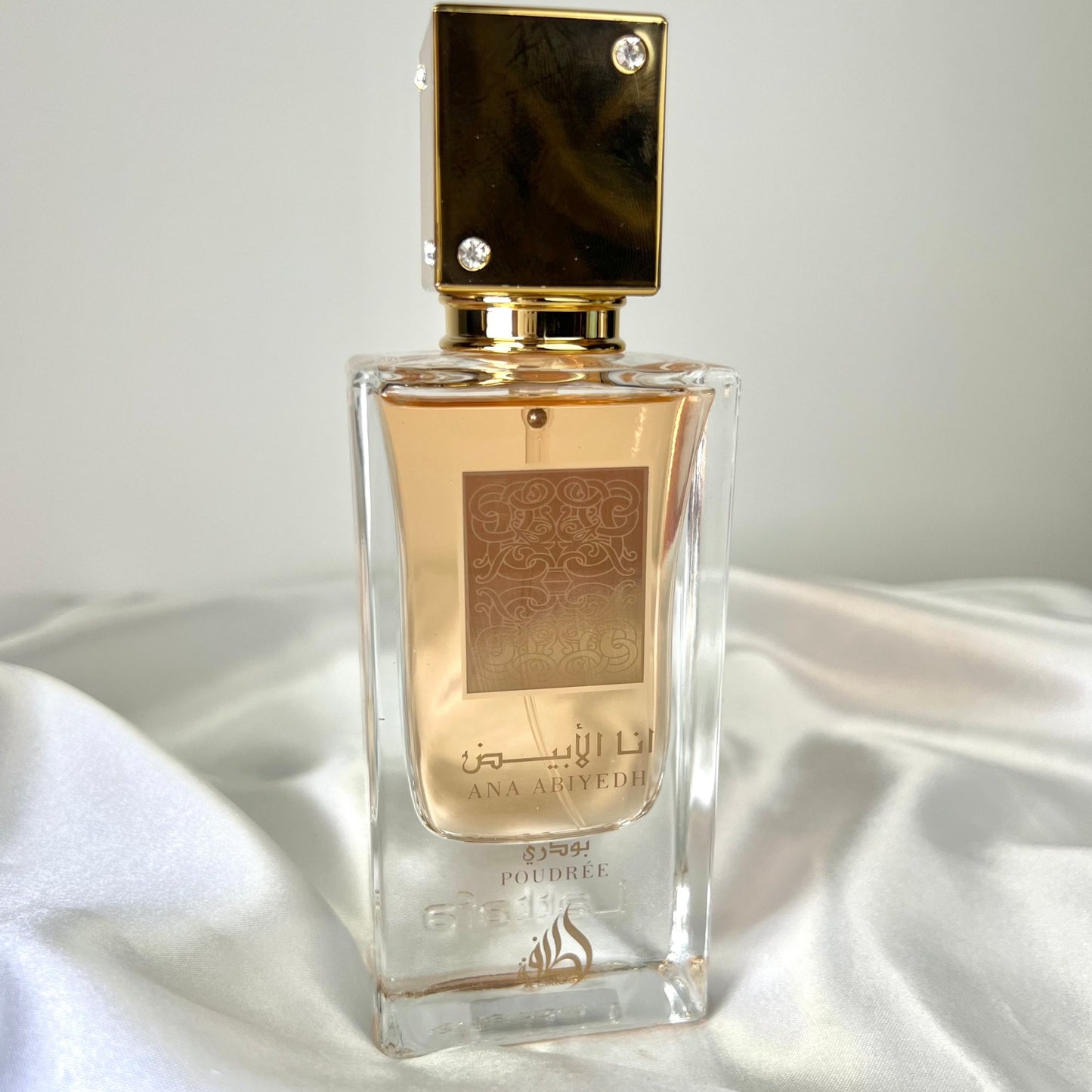 Ana abiyedh Poudree Lataffa inspiratie van Narciso Roudriquez Poudree dupe. Missluxurious